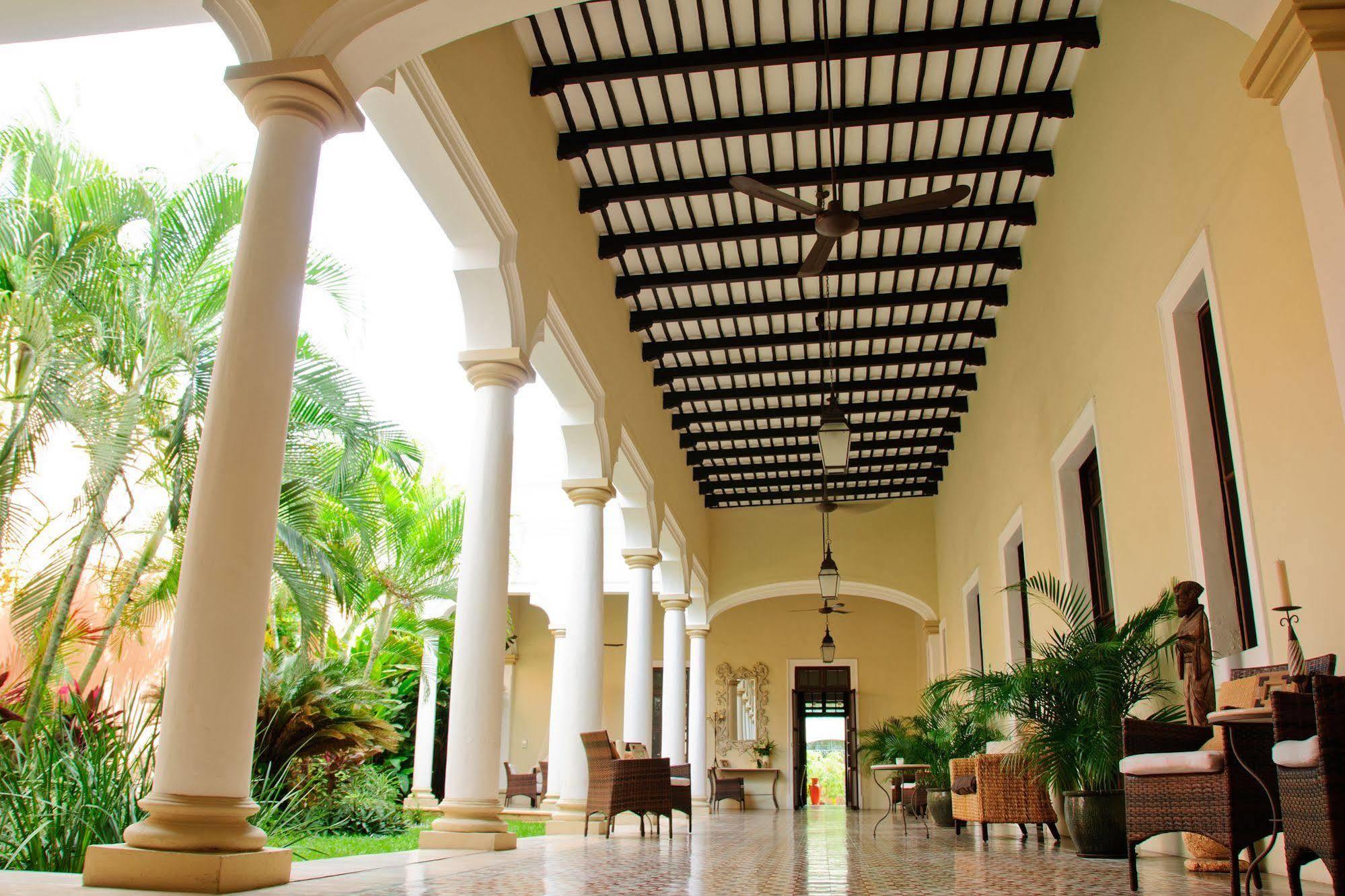 Decu Downtown Hotell Mérida Exteriör bild
